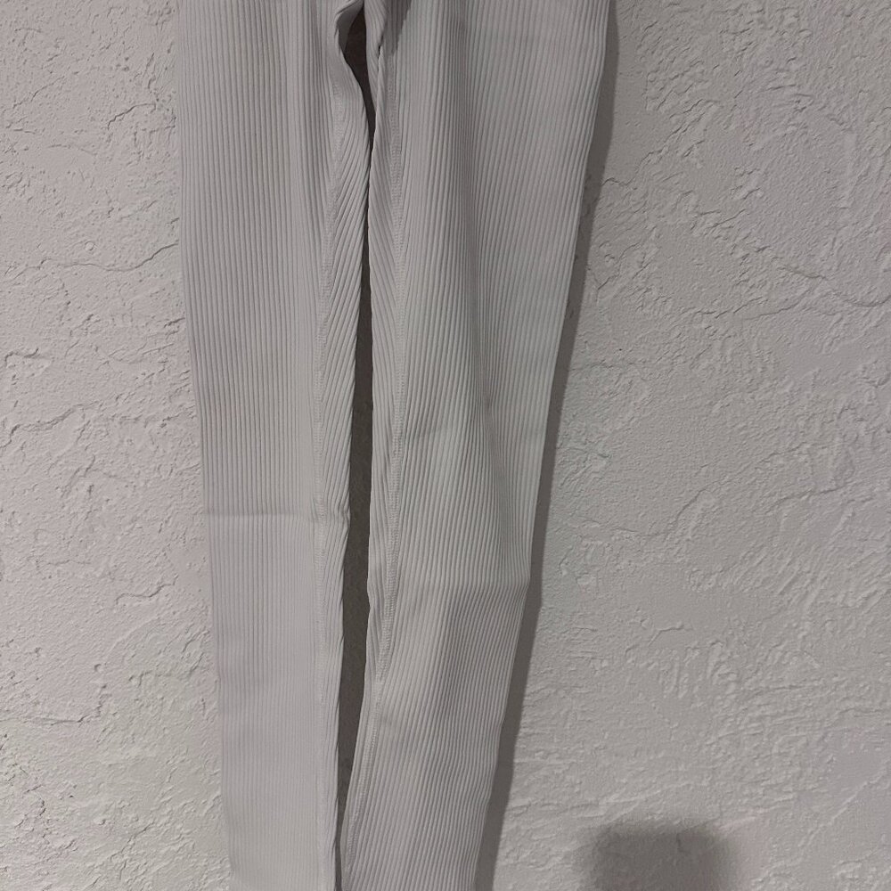 Pair 1 - Carbon38 Ivory Workout Leggings – Size XS – Sleek & Sculpting - White - Picture 7 of 8